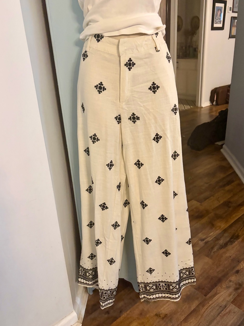 KOROSHI (Spanish brand) Wide Leg Embroidered Cream Pants with Border Detail - M